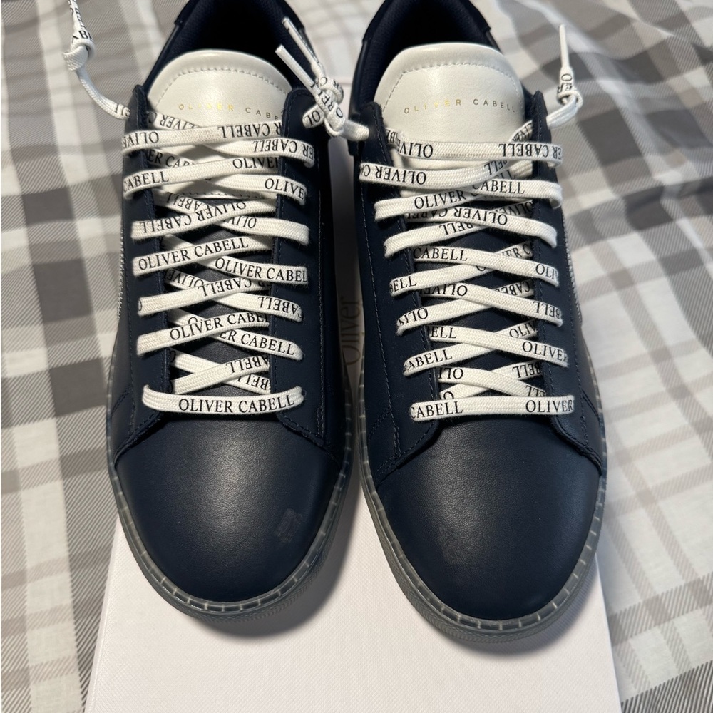 Oliver Cabell Reverse Oxford low sneakers
Size 9 US / 42 EU